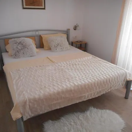 Guest house With A Parking Space 12552 Vodice