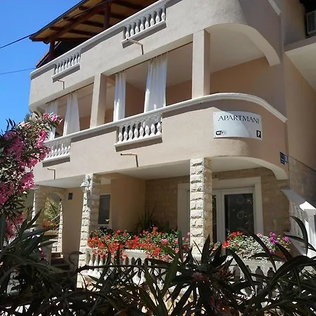 Guest house With A Parking Space 12552 Vodice