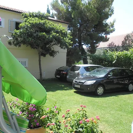 Guest house With A Parking Space 12552 Vodice